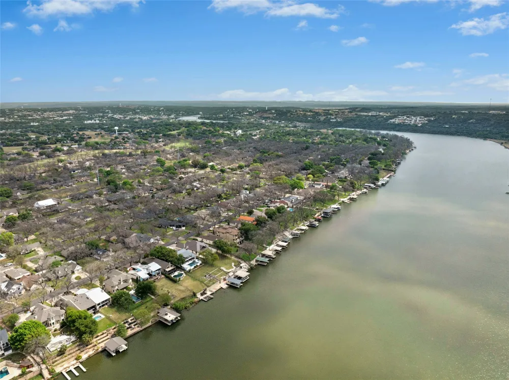 407 Olympia Fields Street Meadowlakes, TX 78654