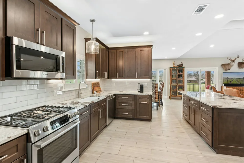 407 Olympia Fields Street Meadowlakes, TX 78654