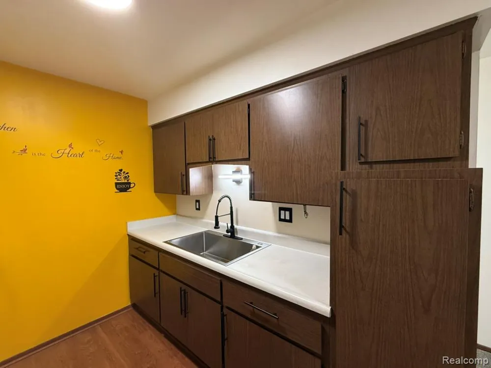 19585 Masonic Boulevard #21 Roseville City, MI 48066