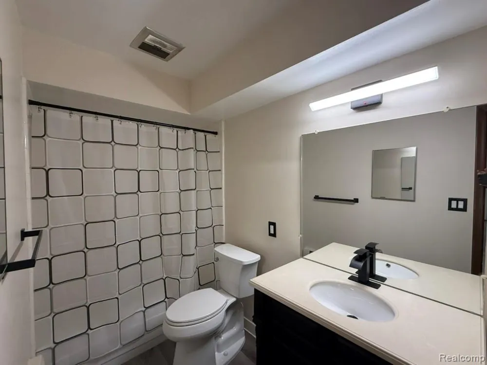 19585 Masonic Boulevard #21 Roseville City, MI 48066