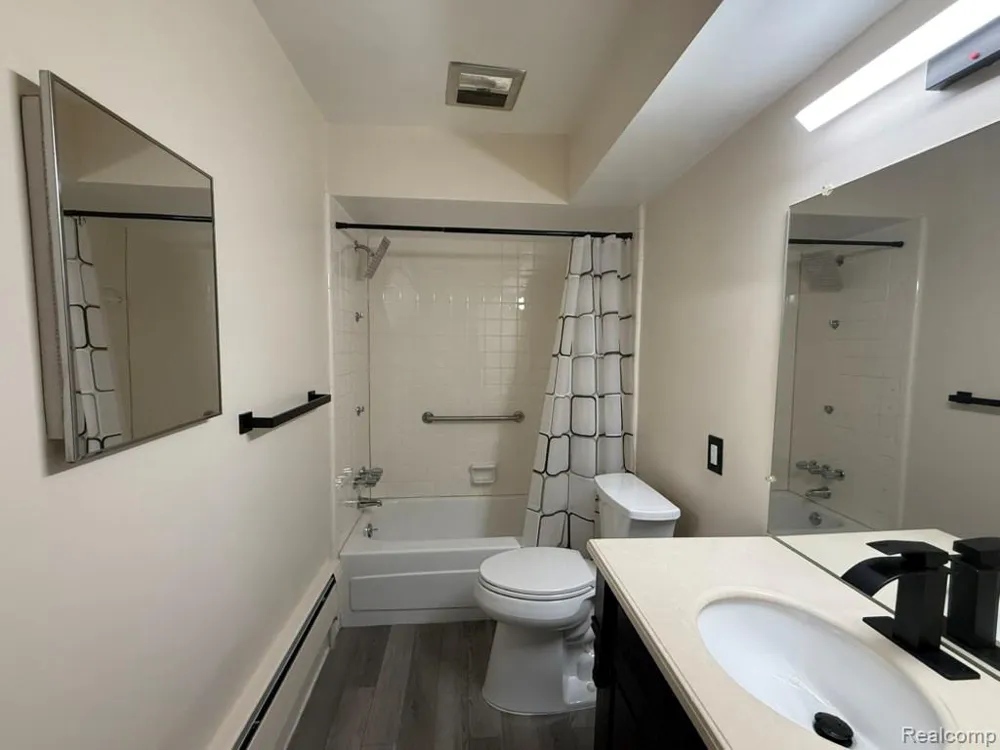 19585 Masonic Boulevard #21 Roseville City, MI 48066