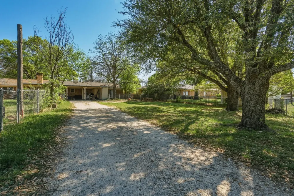 1306 Westhill Lane Coleman, TX 76834