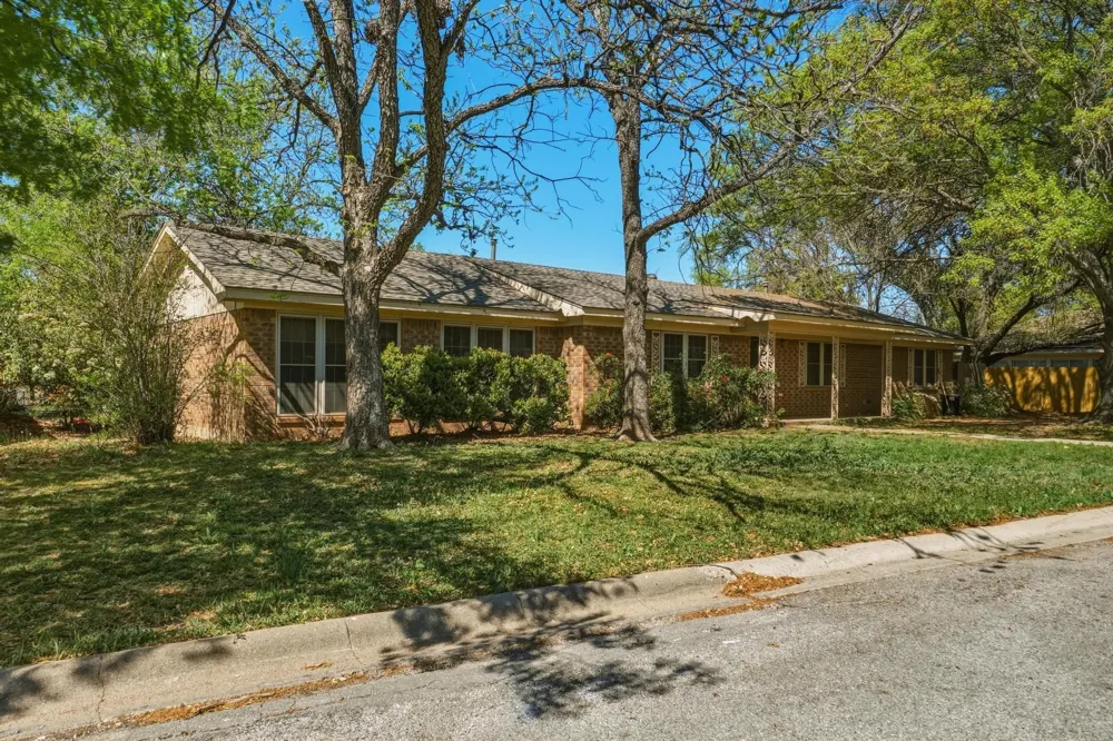 1306 Westhill Lane Coleman, TX 76834