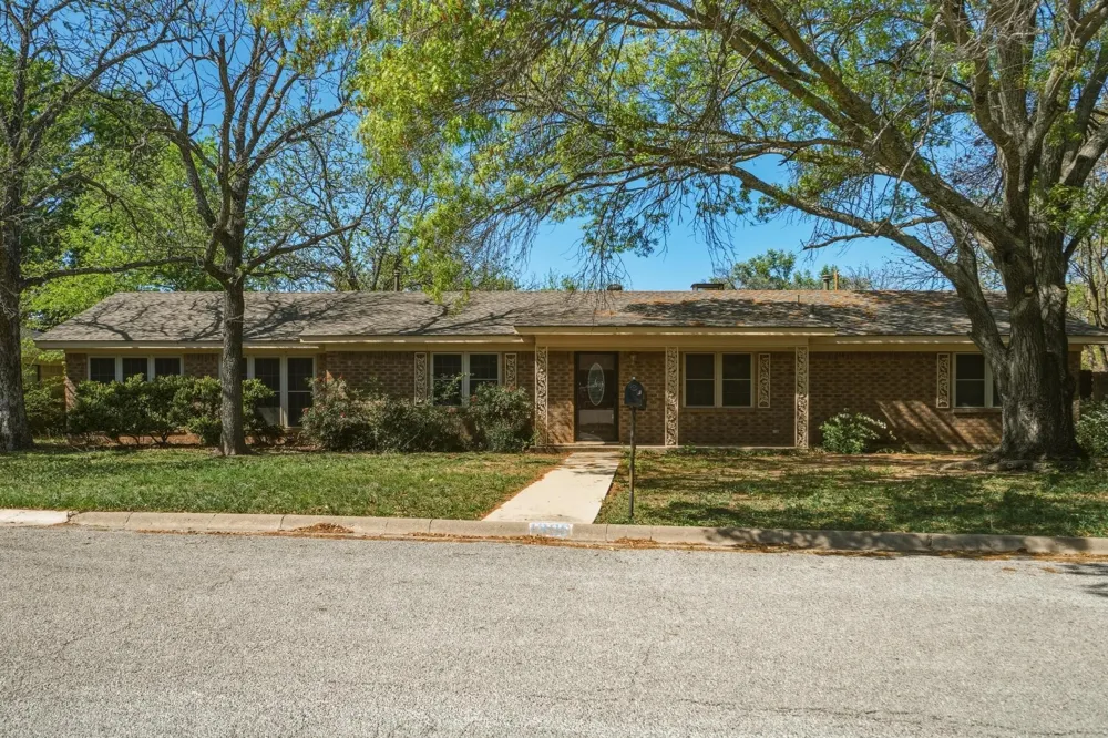 1306 Westhill Lane Coleman, TX 76834