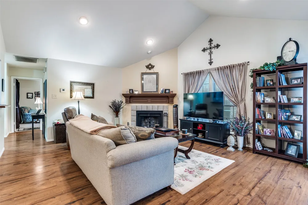 1106 Woburn Drive Garland, TX 75043