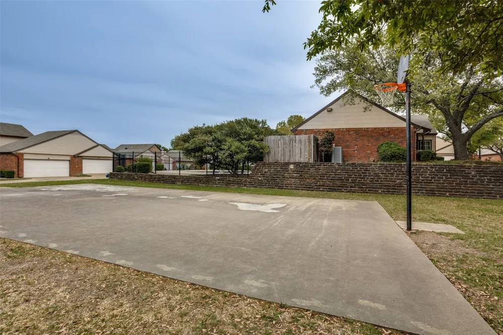 1106 Woburn Drive Garland, TX 75043