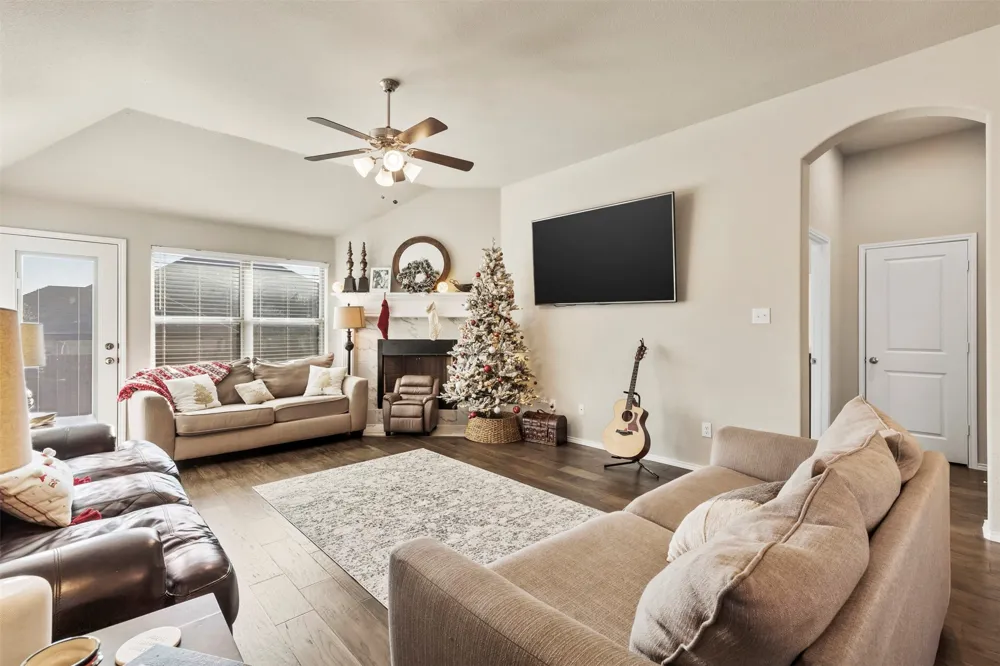 117 Cheryl Drive Keene, TX 76059