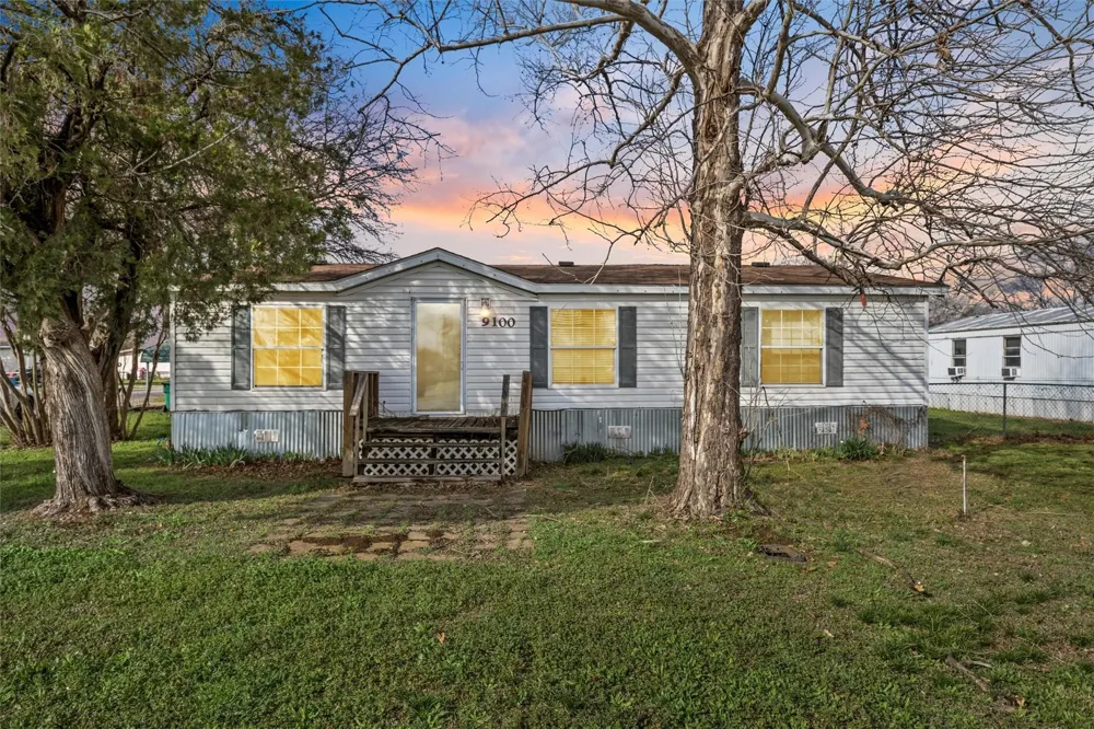 9100 5th Street Crawford, TX 76638