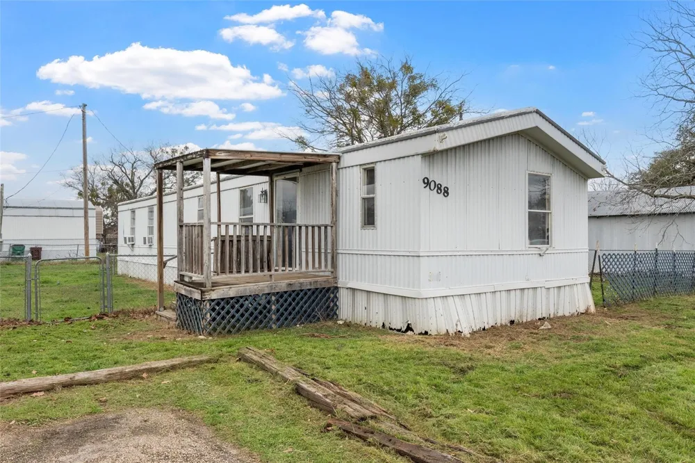 9100 5th Street Crawford, TX 76638