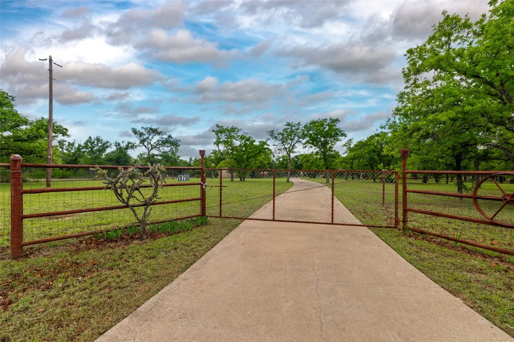 970 Live Oak Road Santo, TX 76472