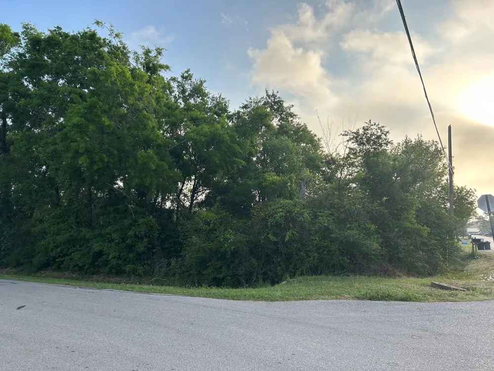 300 Fairfield Shoreacres, TX 77571