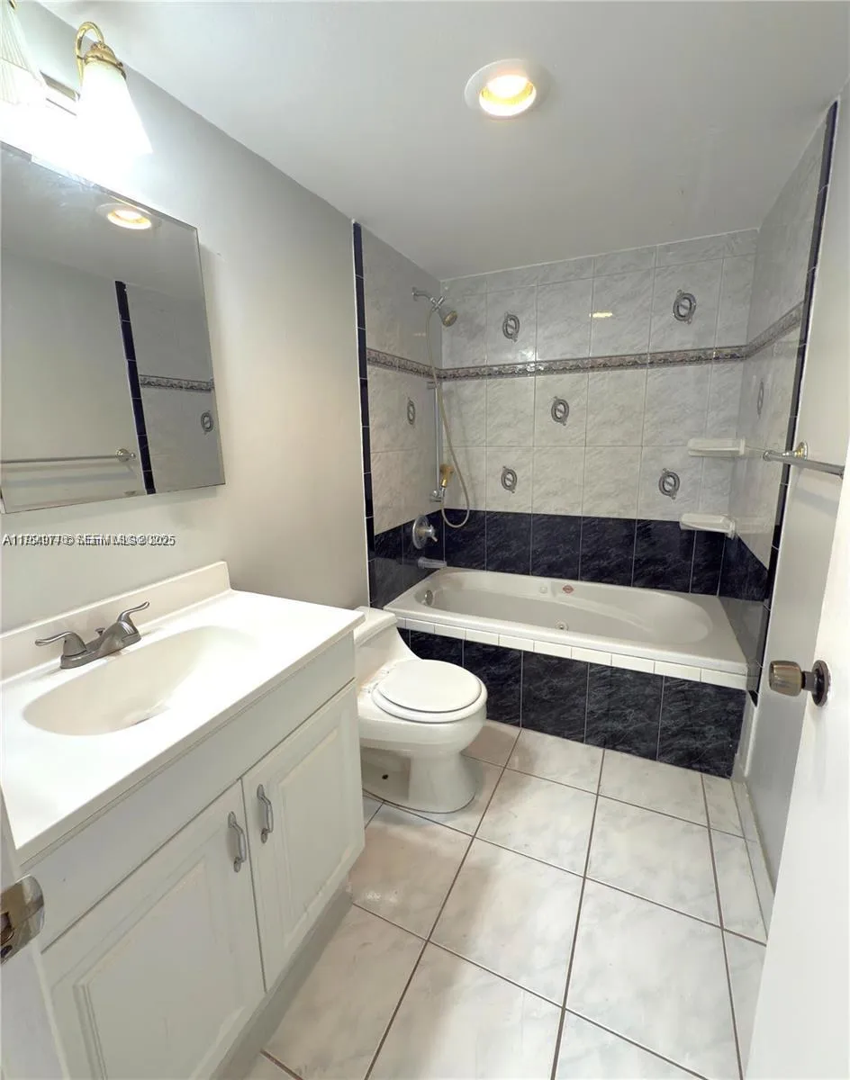 805 W Oakland Park Blvd #D19 Oakland Park, FL 33311