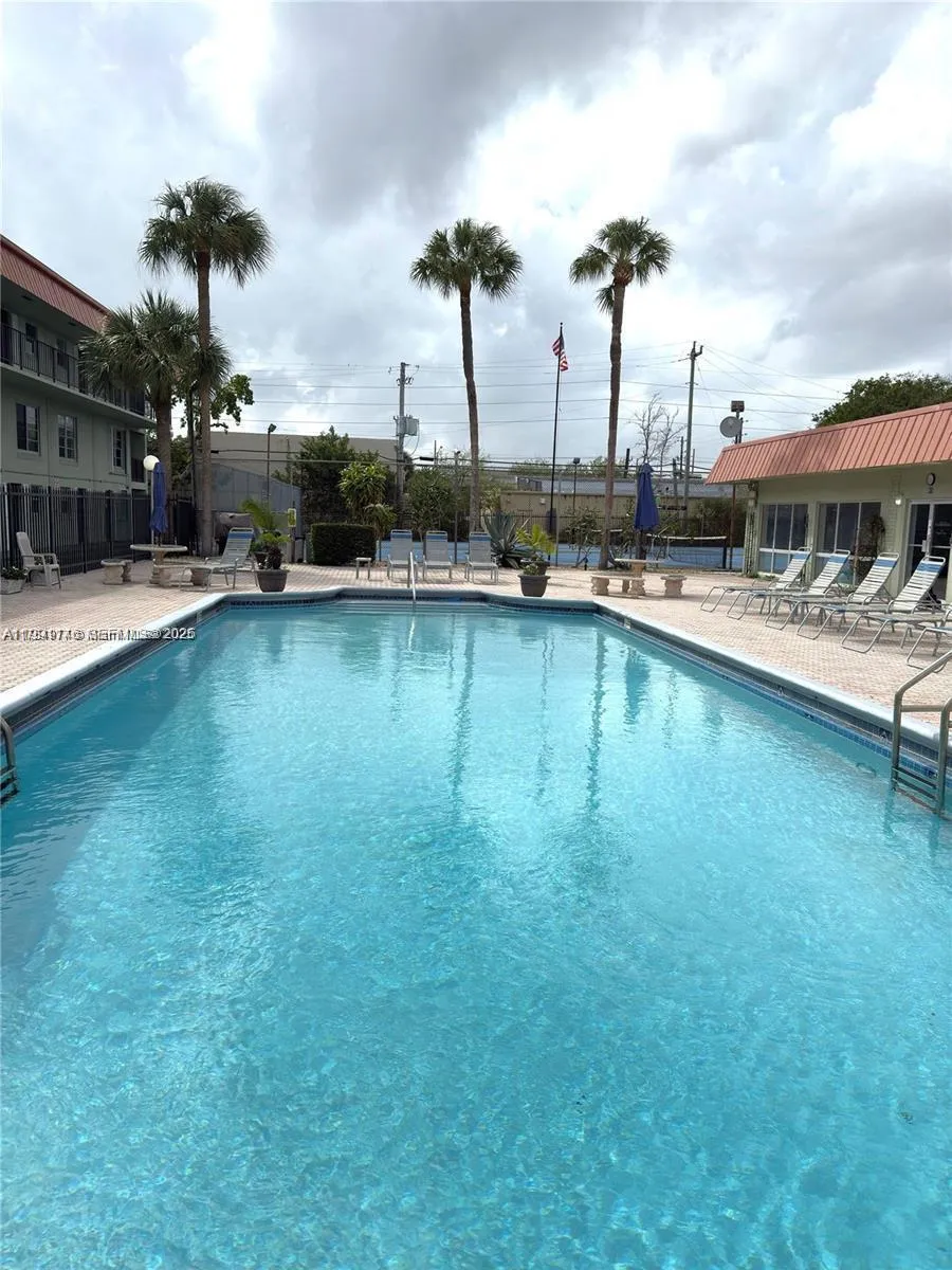 805 W Oakland Park Blvd #D19 Oakland Park, FL 33311