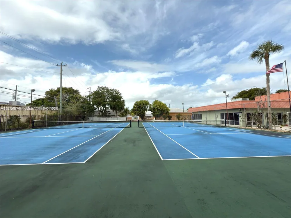 805 W Oakland Park Blvd #D19 Oakland Park, FL 33311