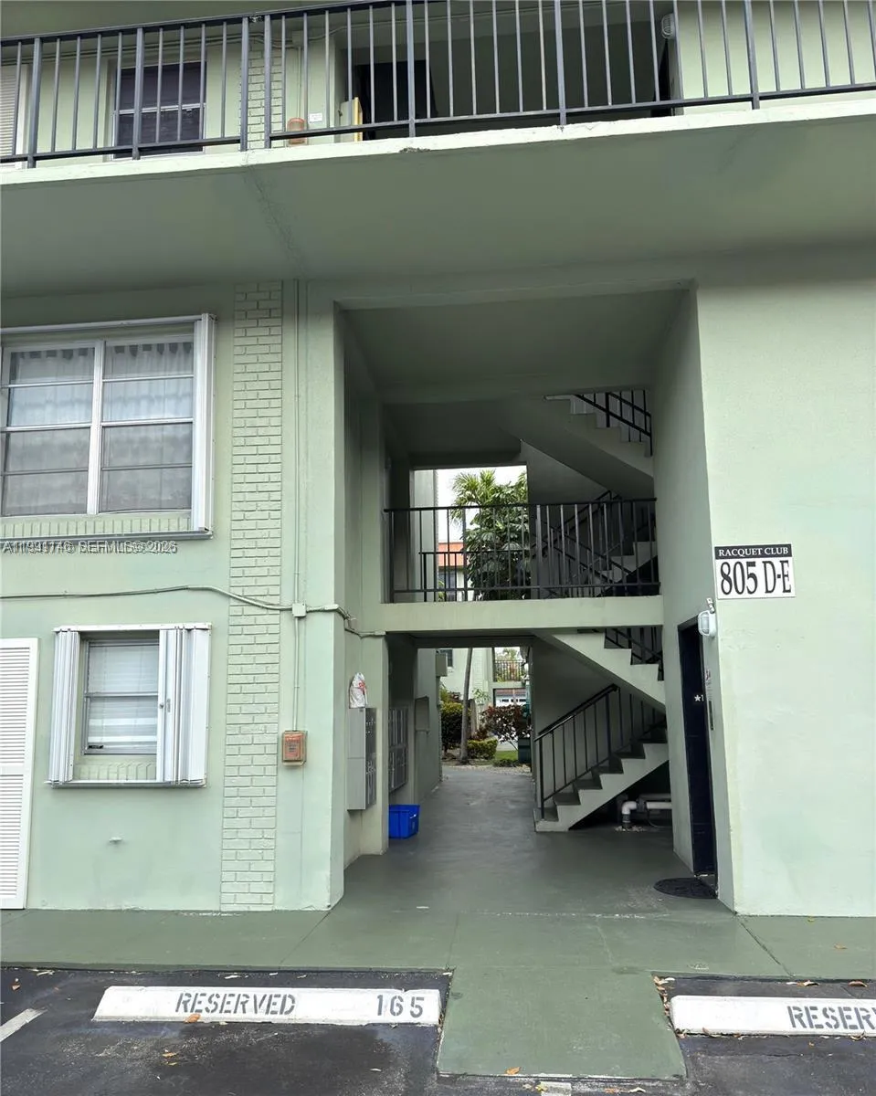805 W Oakland Park Blvd #D19 Oakland Park, FL 33311