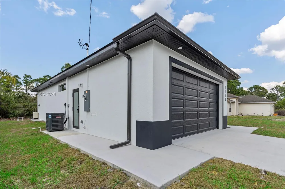 1113 ENRIQUE ST E Lehigh Acres, FL 33974