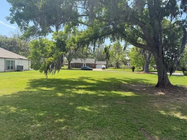 2225 Riverside Drive West Columbia, TX 77486
