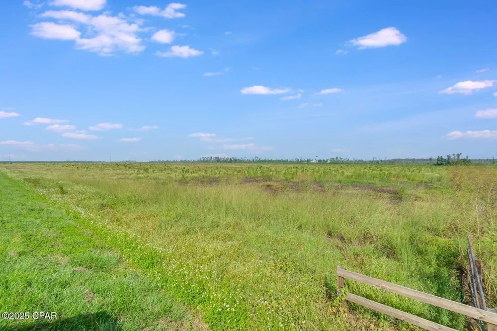 1718 SE Davis Peacock Road Kinard, FL 32449