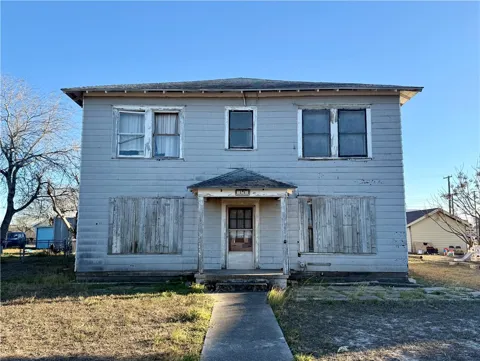 719 W Kleberg Avenue