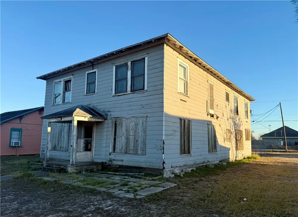 719 W Kleberg Avenue Kingsville, TX 78363