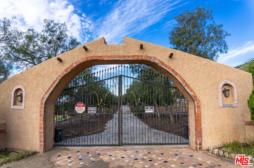 35931 Via Famero Drive Acton, CA 93510