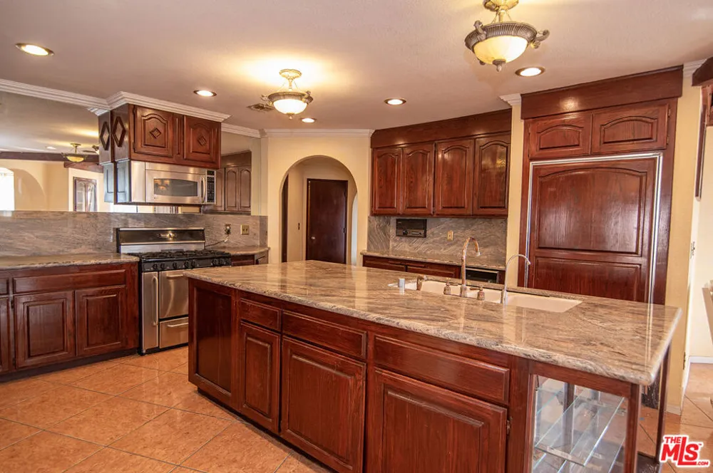 35931 Via Famero Drive Acton, CA 93510