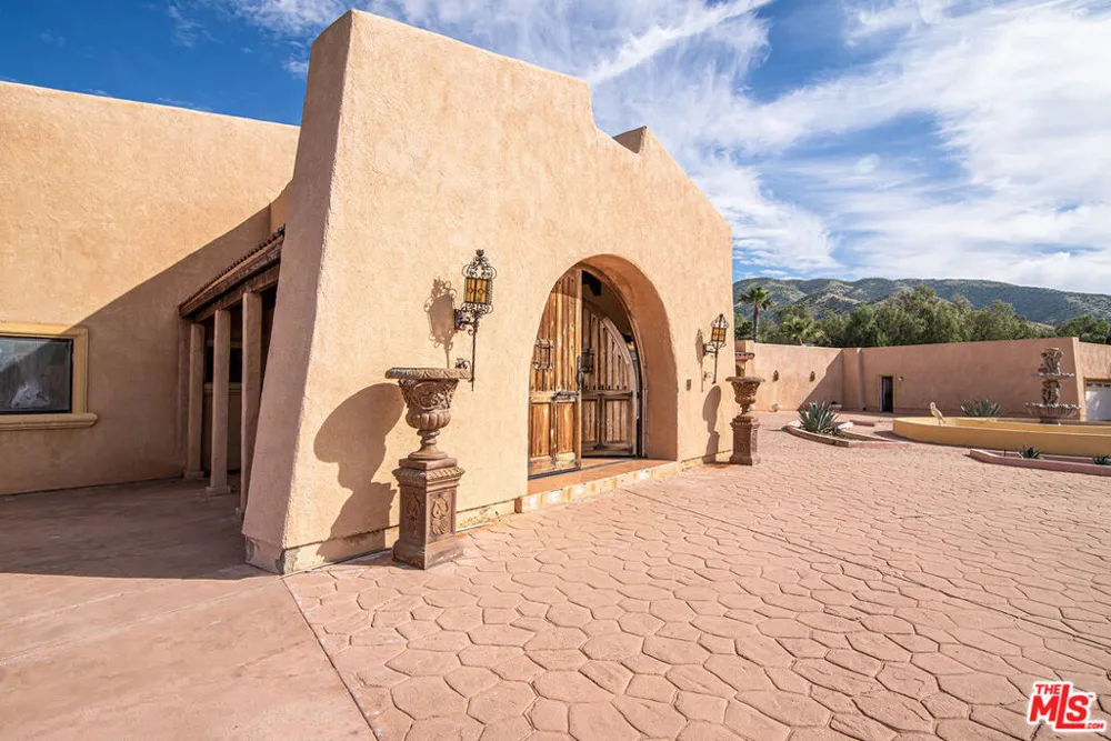 35931 Via Famero Drive Acton, CA 93510