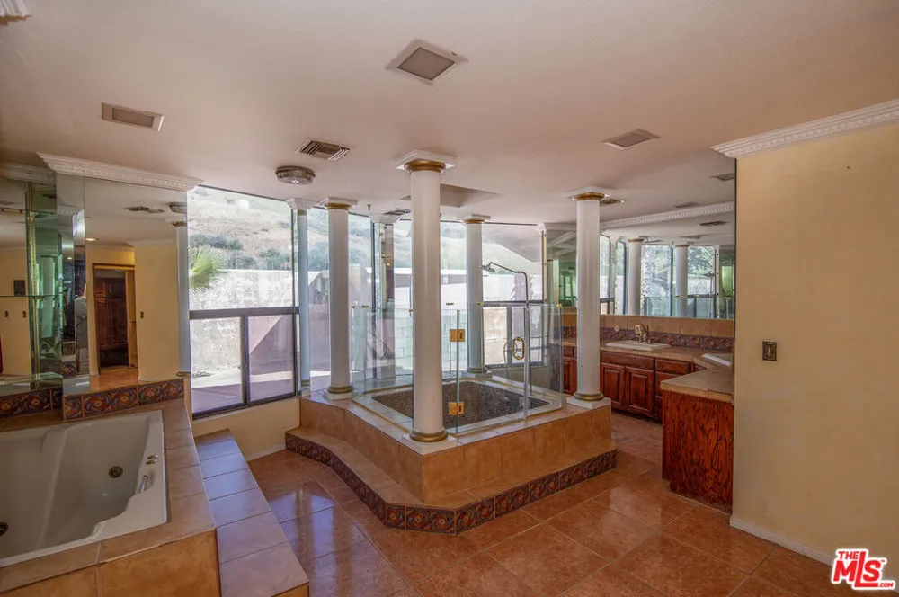 35931 Via Famero Drive Acton, CA 93510