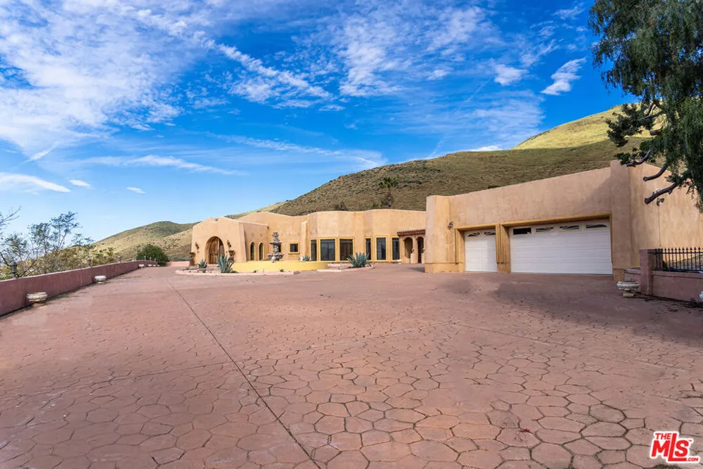 35931 Via Famero Drive Acton, CA 93510