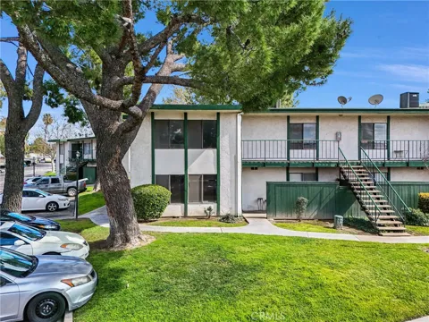 1735 E Washington #B28