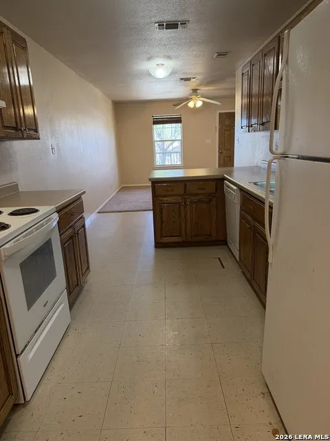 212 Schriewer Unit 201 Poth, TX 78147