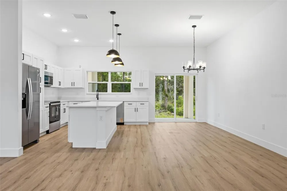 33 FISHER PLACE Ocklawaha, FL 32179