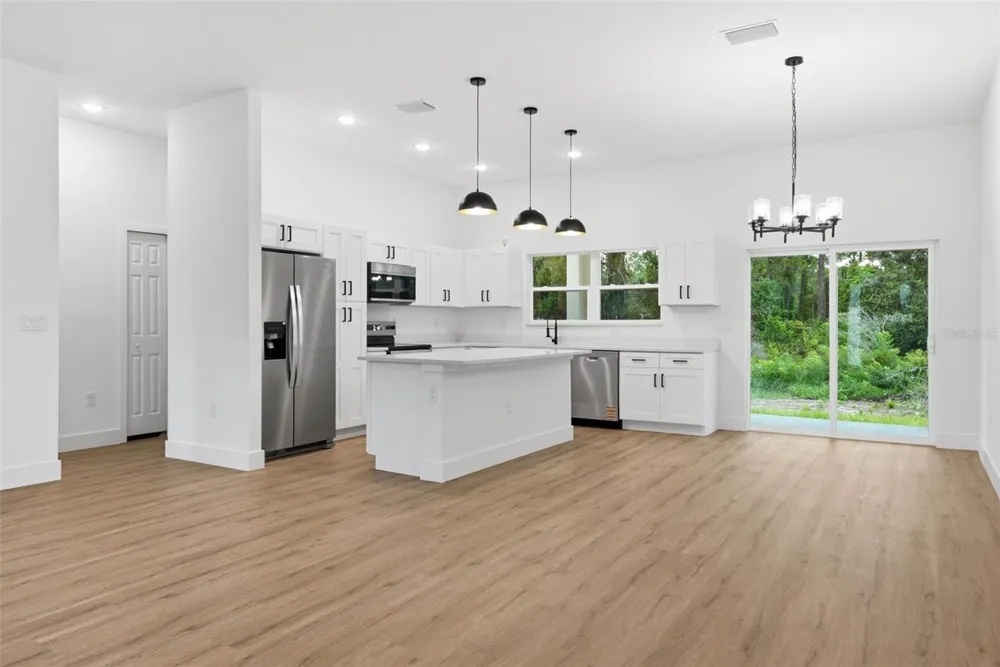 33 FISHER PLACE Ocklawaha, FL 32179