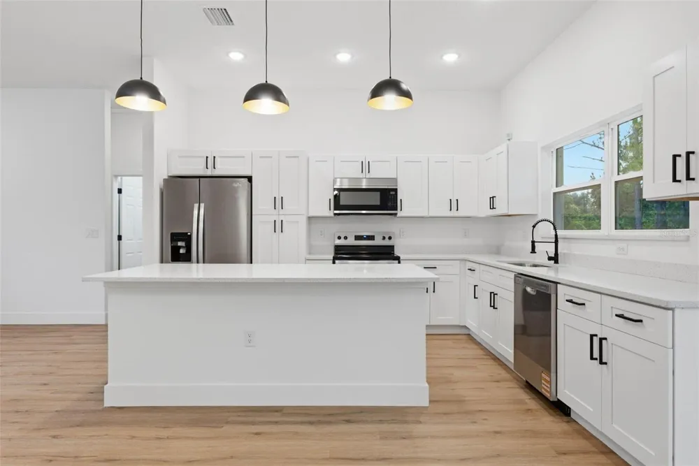 33 FISHER PLACE Ocklawaha, FL 32179