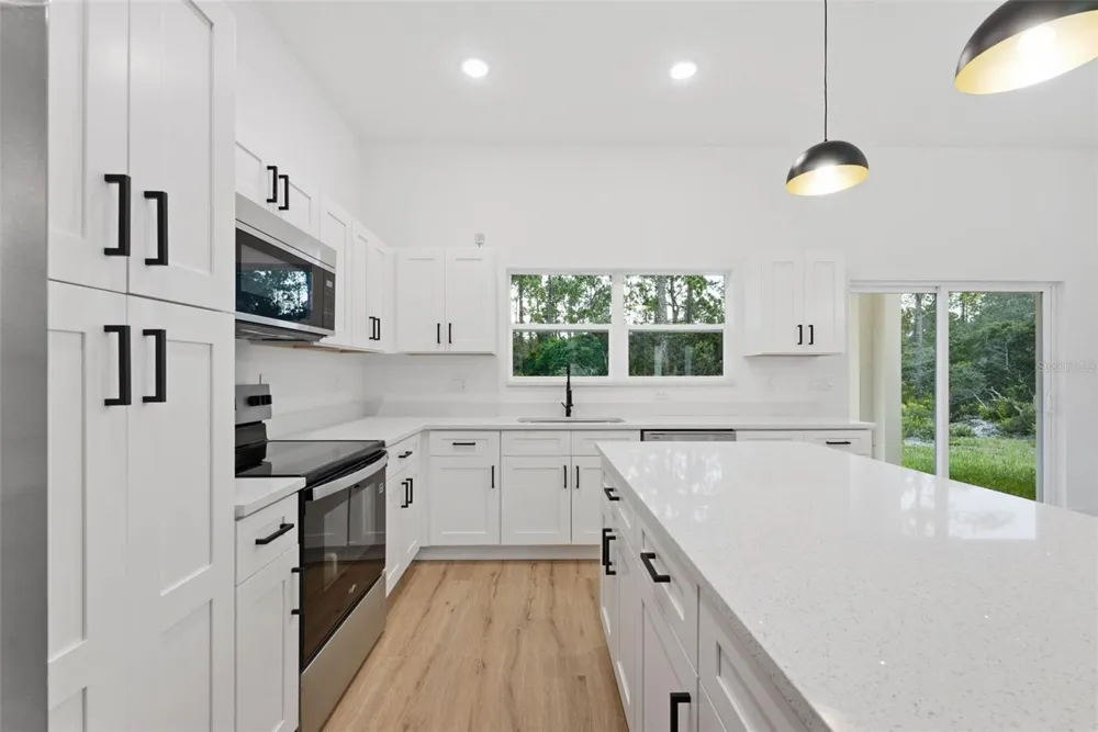33 FISHER PLACE Ocklawaha, FL 32179