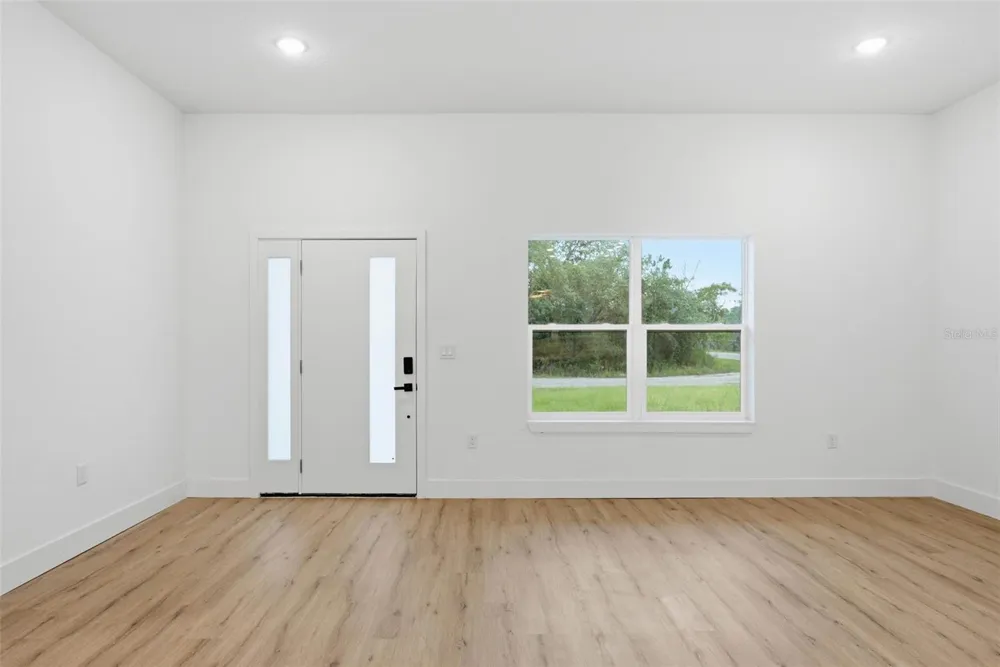 33 FISHER PLACE Ocklawaha, FL 32179
