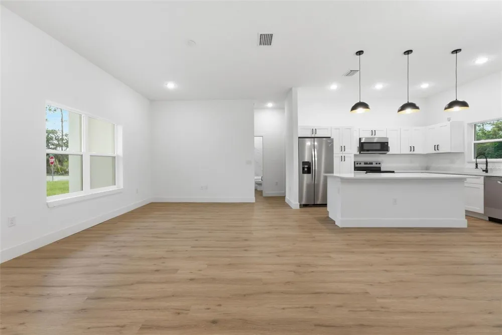 33 FISHER PLACE Ocklawaha, FL 32179