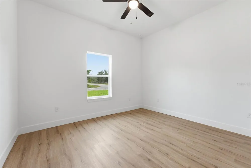 33 FISHER PLACE Ocklawaha, FL 32179