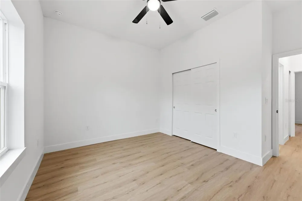 33 FISHER PLACE Ocklawaha, FL 32179
