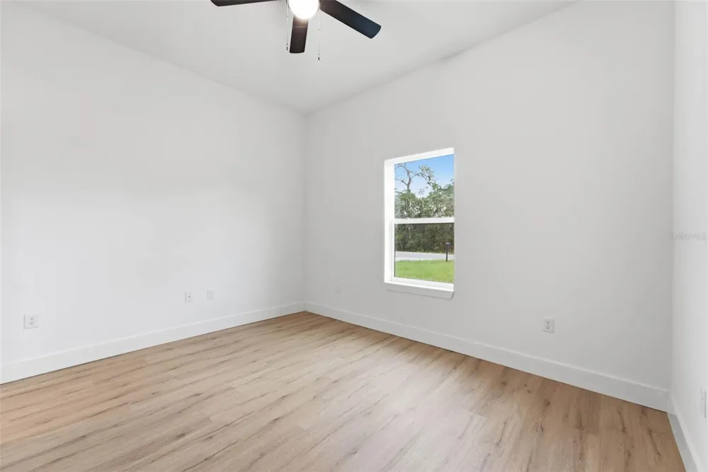 33 FISHER PLACE Ocklawaha, FL 32179