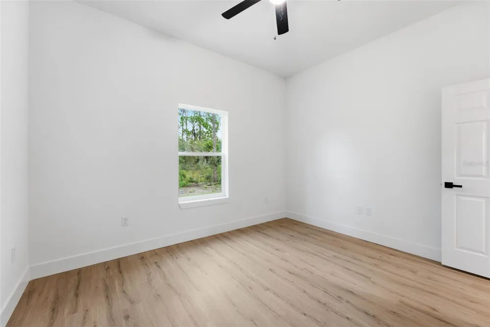 33 FISHER PLACE Ocklawaha, FL 32179