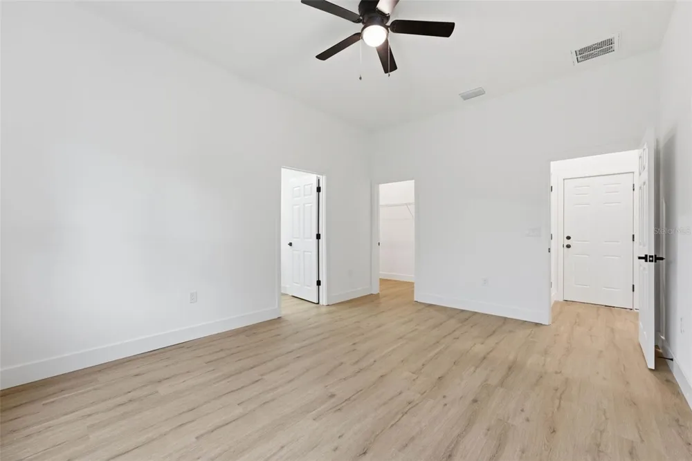 33 FISHER PLACE Ocklawaha, FL 32179