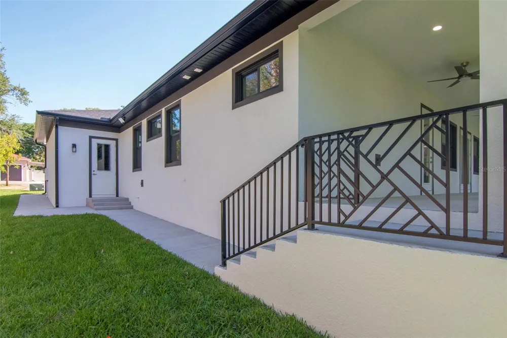 108 IRWIN STREET E Safety Harbor, FL 34695