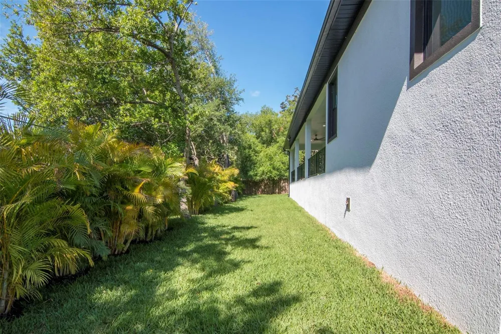 108 IRWIN STREET E Safety Harbor, FL 34695