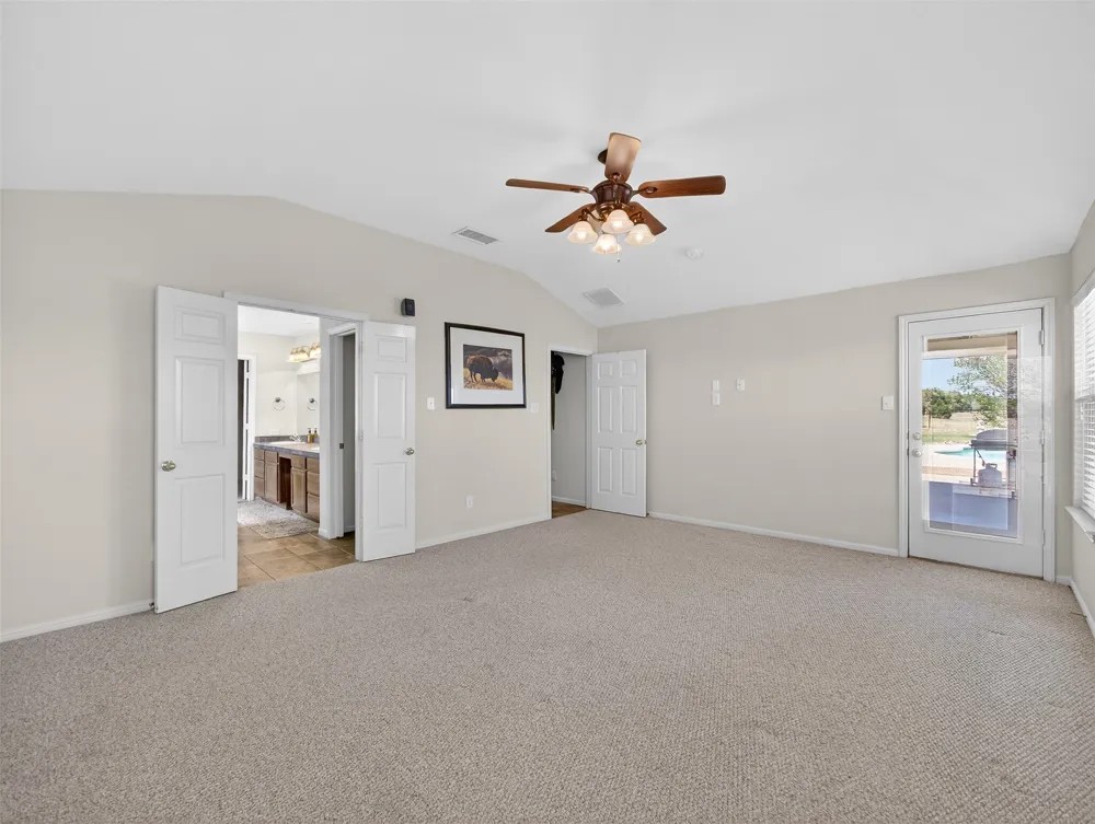 1281 Private Road 7037 Lexington, TX 78947