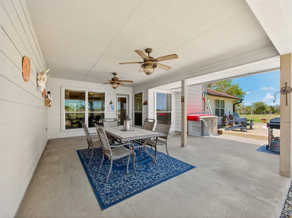 1281 Private Road 7037 Lexington, TX 78947