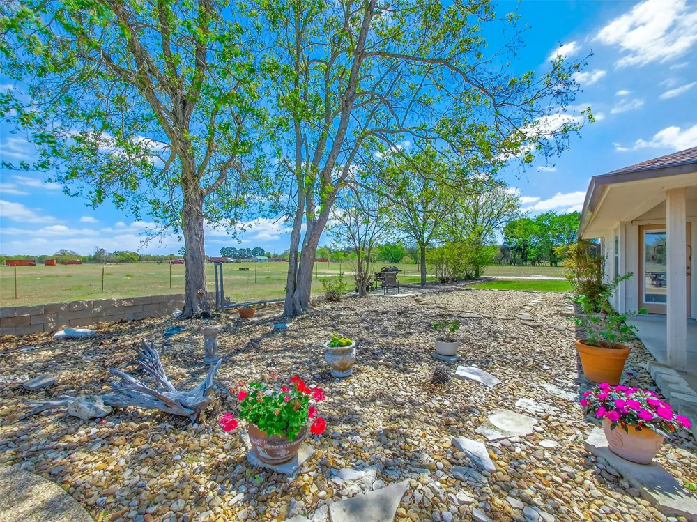 1281 Private Road 7037 Lexington, TX 78947
