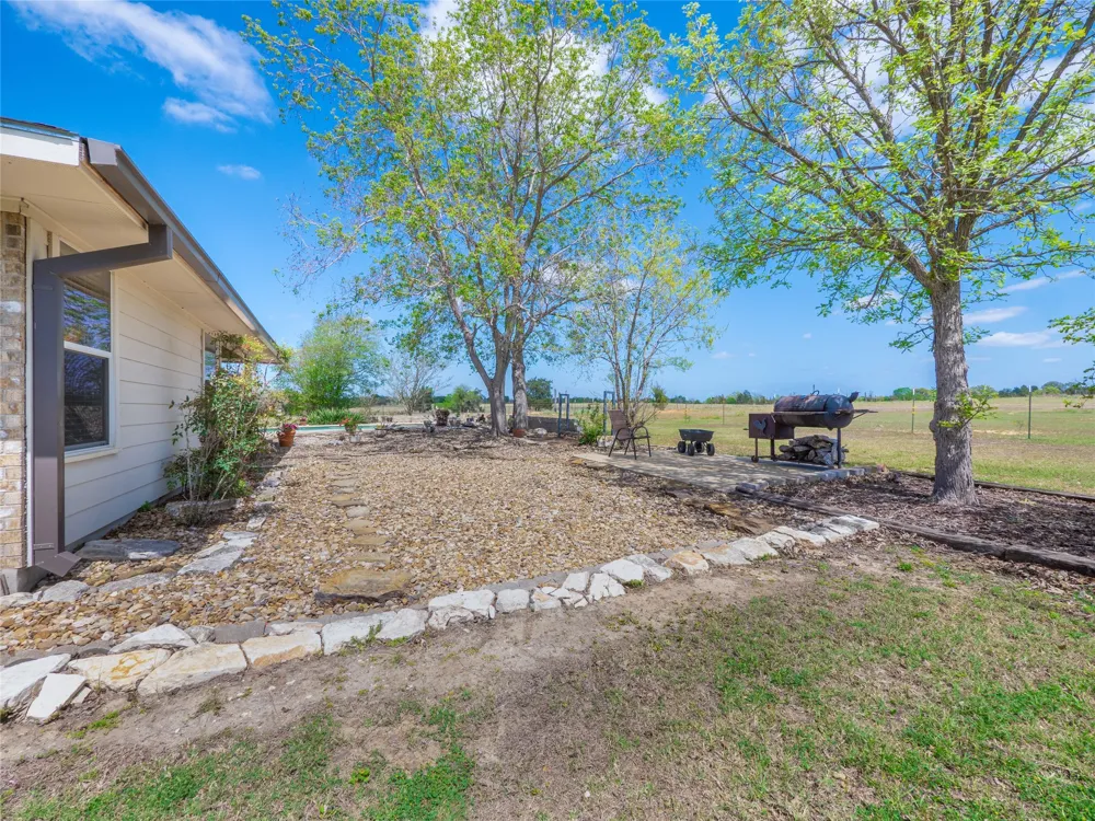 1281 Private Road 7037 Lexington, TX 78947