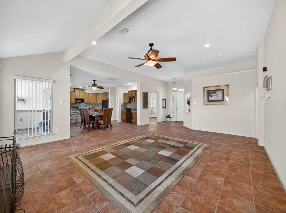 1281 Private Road 7037 Lexington, TX 78947