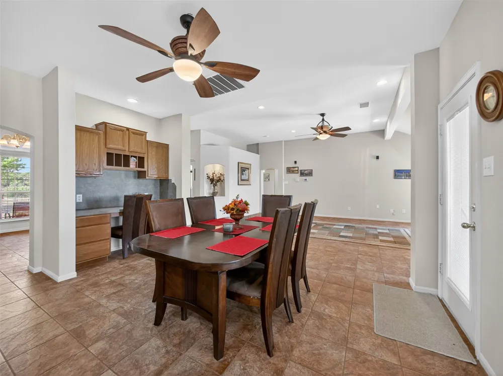 1281 Private Road 7037 Lexington, TX 78947